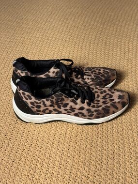 Vionic Women's Tourney Leopard Print Athletic Sneakers Size 10